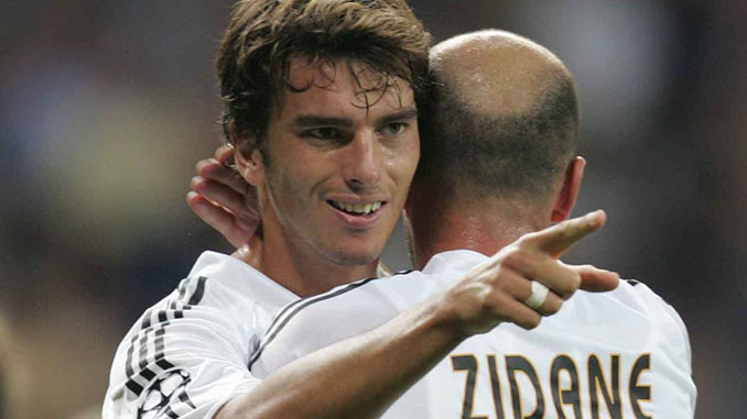 Paco Pavón celebrando un gol con Zinedine Zidane - Odio Eterno Al Fútbol Moderno 