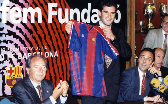 Presentación de Figo con el FC Barcelona - Odio Eterno Al Fútbol Moderno 