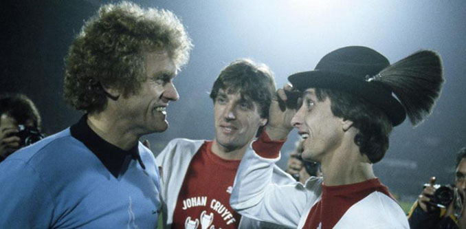 Maier y Cruyff en el amistoso que disputaron Bayern y Ajax en 1978 - Odio Eterno Al Fútbol Moderno 