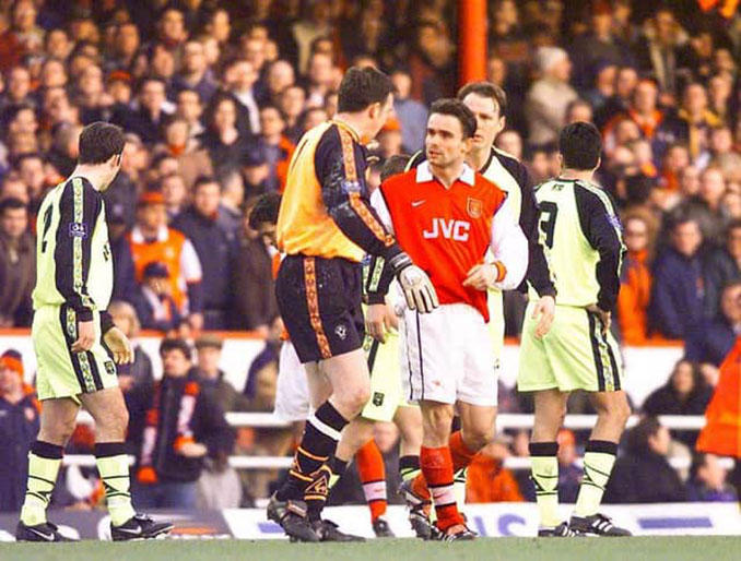Overmars marcó el polémico gol en el Arsenal vs Sheffield United de 1999 - Odio Eterno Al Fútbol Moderno 