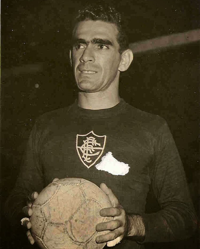 Carlos José Castilho con dos dedos vendados. Gajes del oficio de guardameta - Odio Eterno Al Fútbol Moderno 