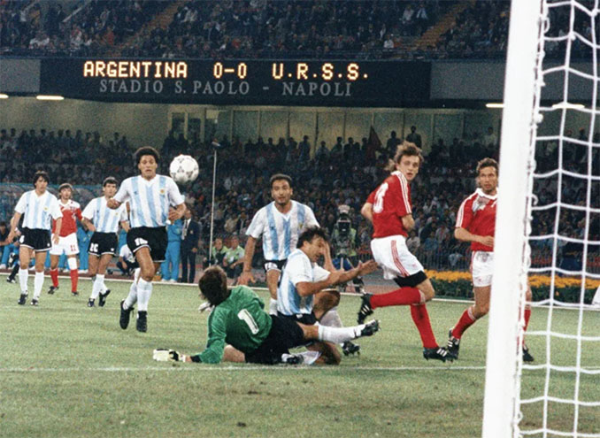 La lesión de Pumpido en Italia '90 - Odio Eterno Al Fútbol Moderno 