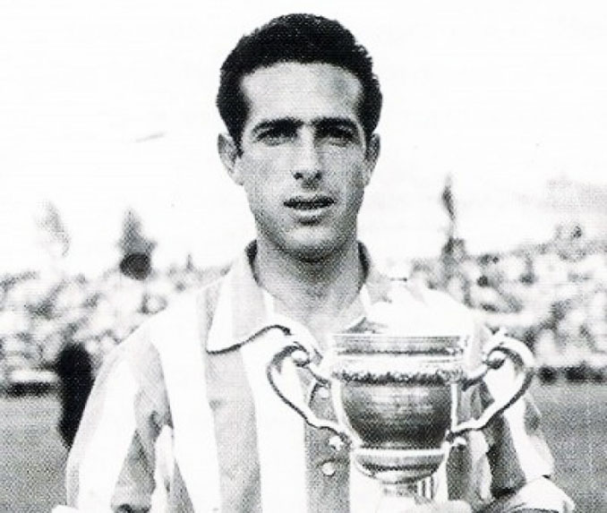 Pedro Bazán con la camiseta del CD Málaga - Odio Eterno Al Fútbol Moderno