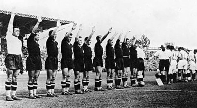 Durante el fascismo la camiseta de la selección italiana fue negra - Odio Eterno Al Fútbol Moderno