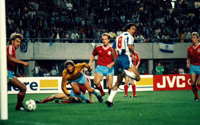 El taconazo de Madjer en la final de la Copa de Europa de 1987 - Odio Eterno Al Fútbol Moderno