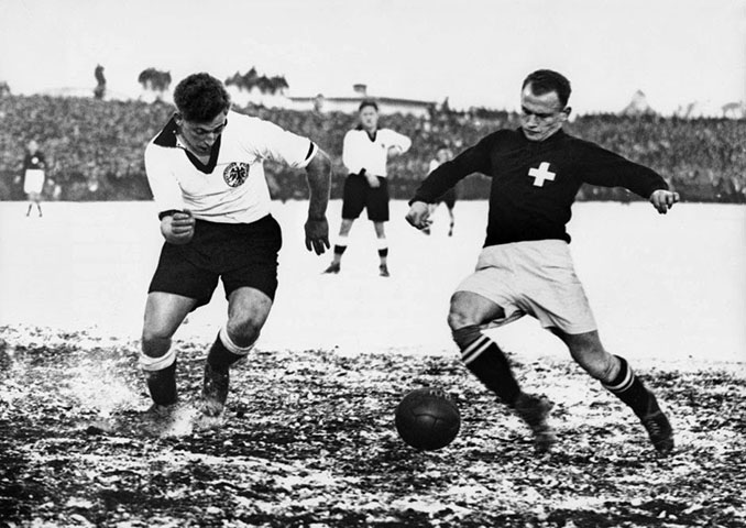 “Xam” Abegglen en un partido con la selección de Suiza - Odio Eterno Al Fútbol Moderno