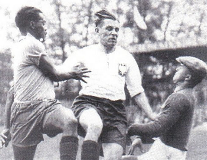 Ernest Willimowski en un partido con Polonia - Odio Eterno Al Fútbol Moderno