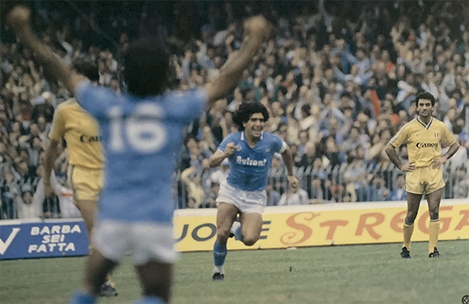 Maradona celebrando su golazo al Hellas Verona - Odio Eterno Al Fútbol Moderno 
