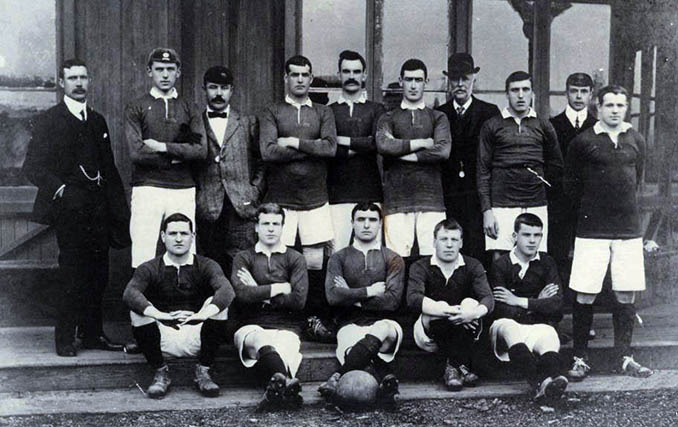 La camiseta del Nottingham Forest fue la primera de color rojo - Odio Eterno Al Fútbol Moderno