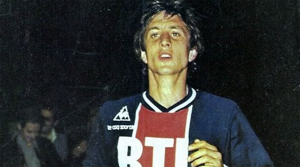Cruyff con la camiseta del PSG - Odio Eterno Al Fútbol Moderno