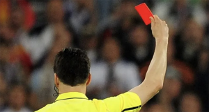 Árbitro mostrando una tarjeta roja - Odio Eterno Al Fútbol Moderno